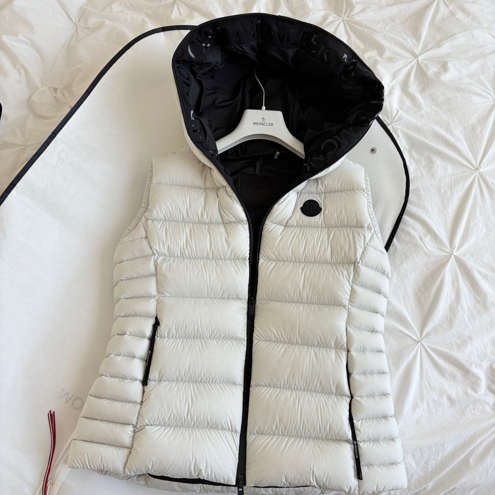 Moncler Barraux Hooded Down Puffer Vest